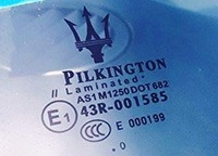 Szyba samochodowa do Maserati produkcji Pilkington