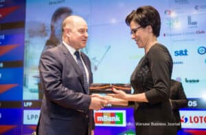 Prezes Ryszard Jania odbiera nagrodę Investment of the Year dla Pilkington Automotive Poland